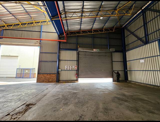 20,860M² WAREHOUSE FOR SALE IN CLAYVILLE